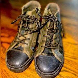 Zara Camo Hightop sneakers euro size 32/33 size 2